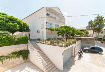 Apartments Ivan has Balcony rooms