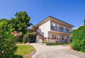 Apartments Zorka has Balcony rooms