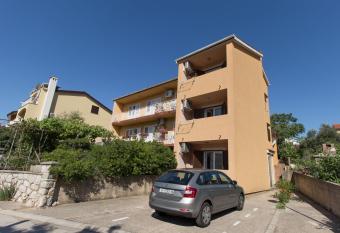 Apartment Anton has Balcony rooms