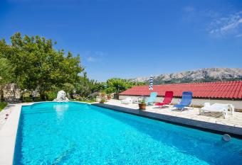 Apartments Mladen has Balcony rooms