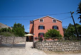 Apartments Nusret has Balcony rooms