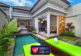 Maharaja Villas Bali - CHSE Certified has Balcony rooms