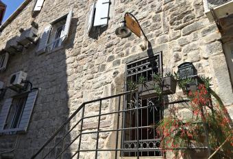 Sailor House allows 18 year olds to book a room