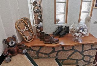 H  tel Au Feu De Bois bar    vin le 1605 allows 18 year olds to book a room