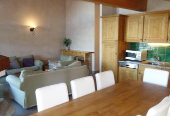 Balcons du Soleil SUNNY & MOUNTAIN apartments by Alpvision R  sidences has Balcony rooms