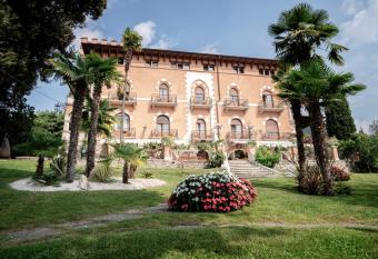 Hotel Bellevue has Balcony rooms