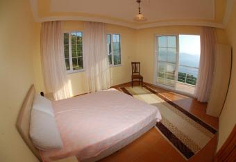 holiday home with amazing sea view has Smoking rooms