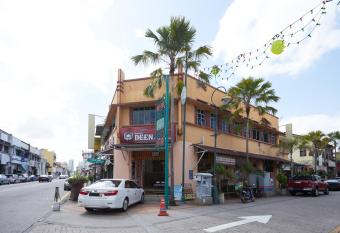 Ros Heritage Motel allows 18 year olds to book a room