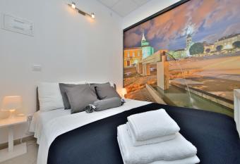 Che Room allows 18 year olds to book a room