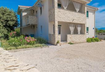 Apartments Sestanka has Balcony rooms
