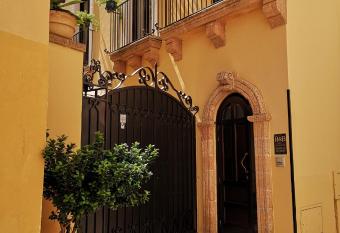 B&B Corte San Giuseppe has Balcony rooms
