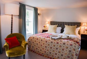 The White Hart, Overton allows 18 year olds to book a room