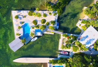 Casa Morada allows 18 year olds to book a room