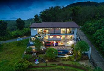 Private Pool Villa 8BR Nap Dau Crown has Balcony rooms