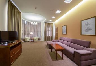 Alarus Luxe Hotel has Balcony rooms