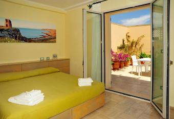 Cala Dei Normanni - Camere sulle Mura has Balcony rooms