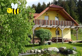 Sunny Holiday House B&B has Balcony rooms