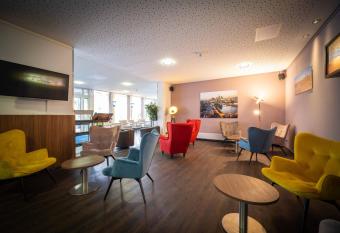 Anor Hotel & Conference Center Frankfurt Airport allows 18 year olds to book a room