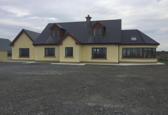 Seafield House has Balcony rooms