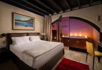 Allegory Boutique Hotel allows 18 year olds to book a room