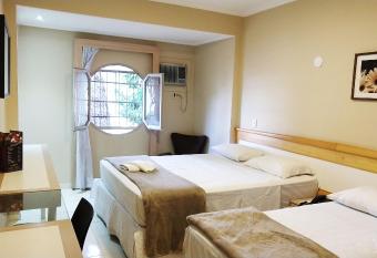 Hotel Econotel allows 18 year olds to book a room