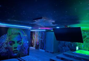 The Inn of Dayville has rooms with a private hot tub