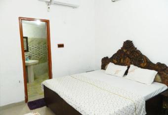 Johlz Home Stay has Balcony rooms