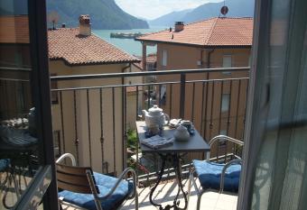 Casa Vacanze Valvendra has Balcony rooms