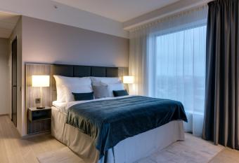 Clarion Hotel Air allows 18 year olds to book a room