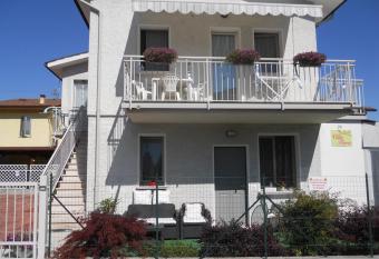 B&B Villa Flora has Balcony rooms