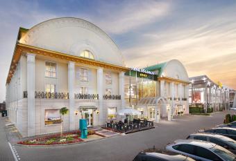 Hotel Mazurkas allows 18 year olds to book a room