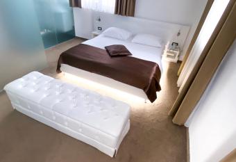 Hotel National allows 18 year olds to book a room