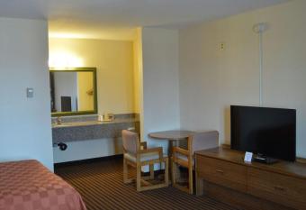 Scottish Inn & Suites - Eau Claire allows 18 year olds to book a room