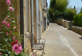 Logis des Jurats allows 18 year olds to book a room