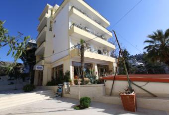 Hotel Real has Smoking/Balcony rooms