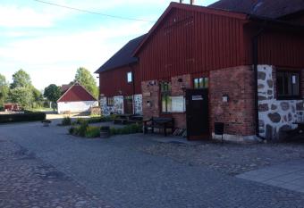 H  ssleholmsg  rdens Vandrarhem allows 18 year olds to book a room