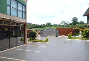 Vhafamadi Bed And Breakfast allows 18 year olds to book a room