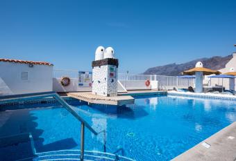 Vigilia Park allows 18 year olds to book a room