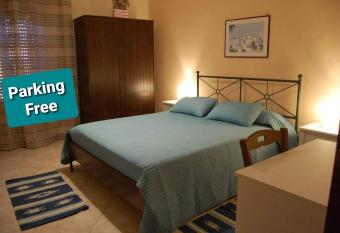 Castello Di Sotto has Balcony rooms