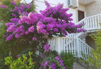 Dada Apartments has Balcony rooms