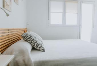 Apartamentos ZHR 2 allows 18 year olds to book a room