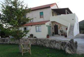 Fattoria La Traccia has Balcony rooms