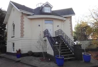 College View allows 18 year olds to book a room