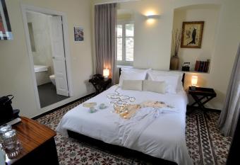 1901 Hermoupolis has Balcony rooms