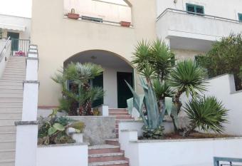 Salento Case Vela allows 18 year olds to book a room