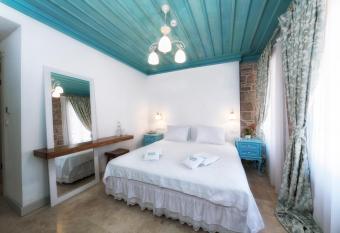 Cunda Fora Hotel has Balcony rooms