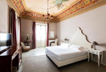 Vincaf   has Balcony rooms