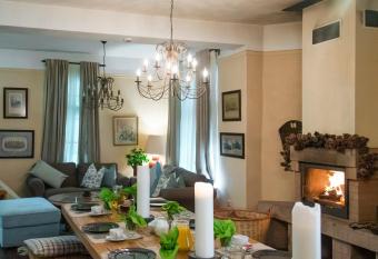 Ratiu House has Balcony rooms