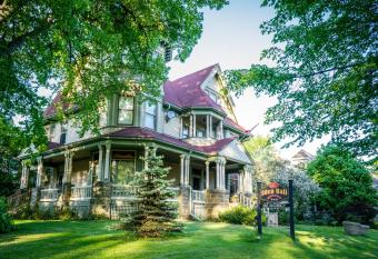 The Eden Hall Inn has Balcony rooms