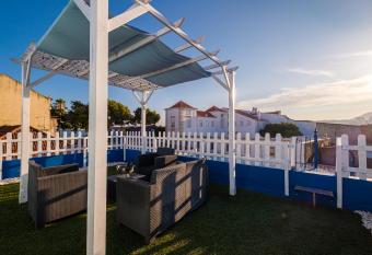 Y Quebedo - Boutique Apartments allows 18 year olds to book a room